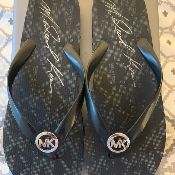 MK Flip Fops - Picture 4 of 4